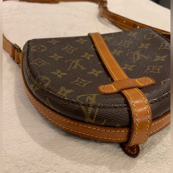 Louis Vuitton - Chantilly Monogram Crossbody Bag - Picture 3 of 9